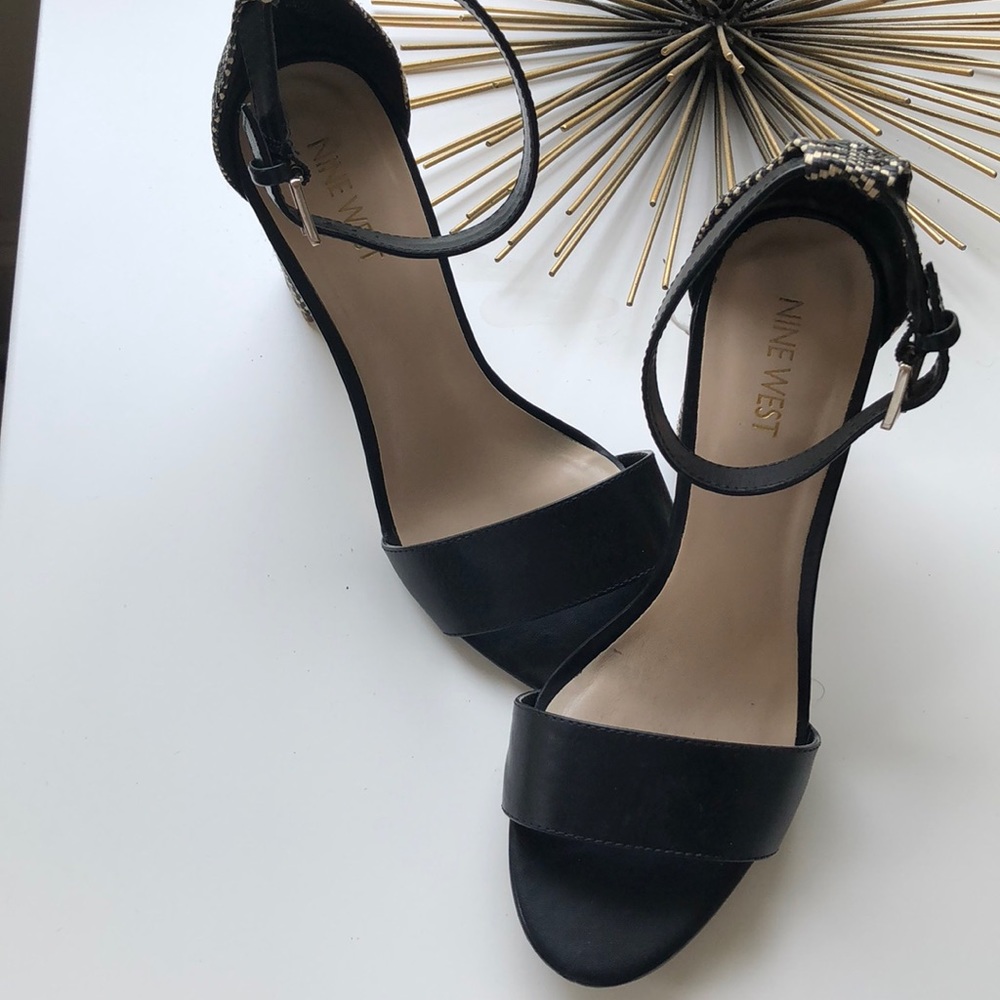 NINE WEST HEELS WITH WEAVED DETAILING